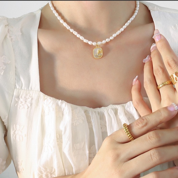 Freshwater pearl with gold rosy necklace - Picture 5 of 6